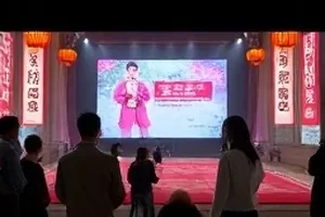 神马伦理平台首屏主题图：一组受访者围绕算法推荐边界展开的圆桌讨论现场