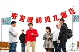 《数据继承的第一案》封面：法槌旁的一台笔记本电脑与登录界面