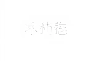 《内容审核的昼与夜》封面：工位上的双屏与窗外由明转暗的天色